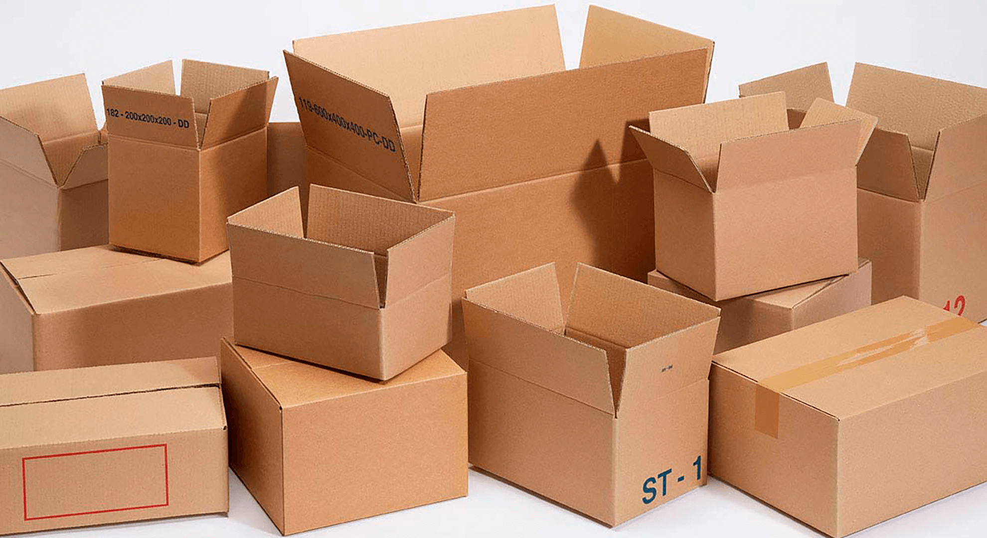 Упаковка из гофрированного картона. Картонные коробки. Картон для коробок. Картонный корабль. Картонные коробки для упаковки.